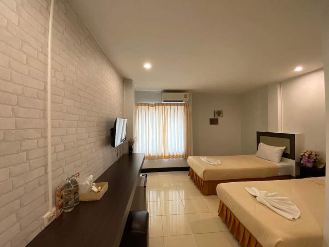Polkadot Hostel Phitsanulok Exterior photo